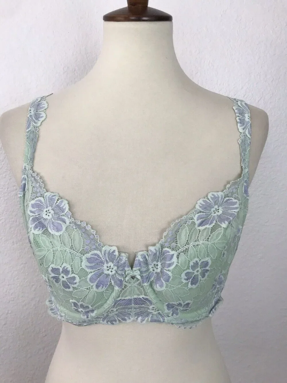 Victoria's Secret Lingerie Floral Lace Underwire Padded Bra